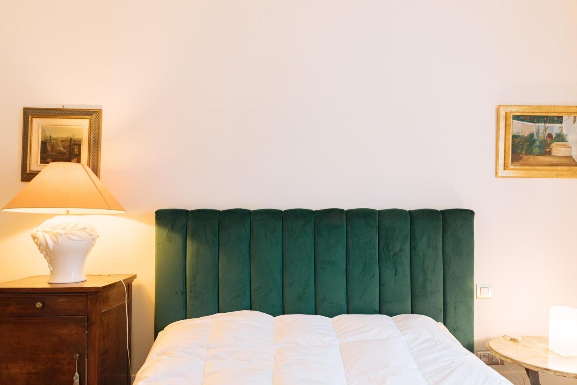 Stylishly Decorated 2bd Montmatre! *