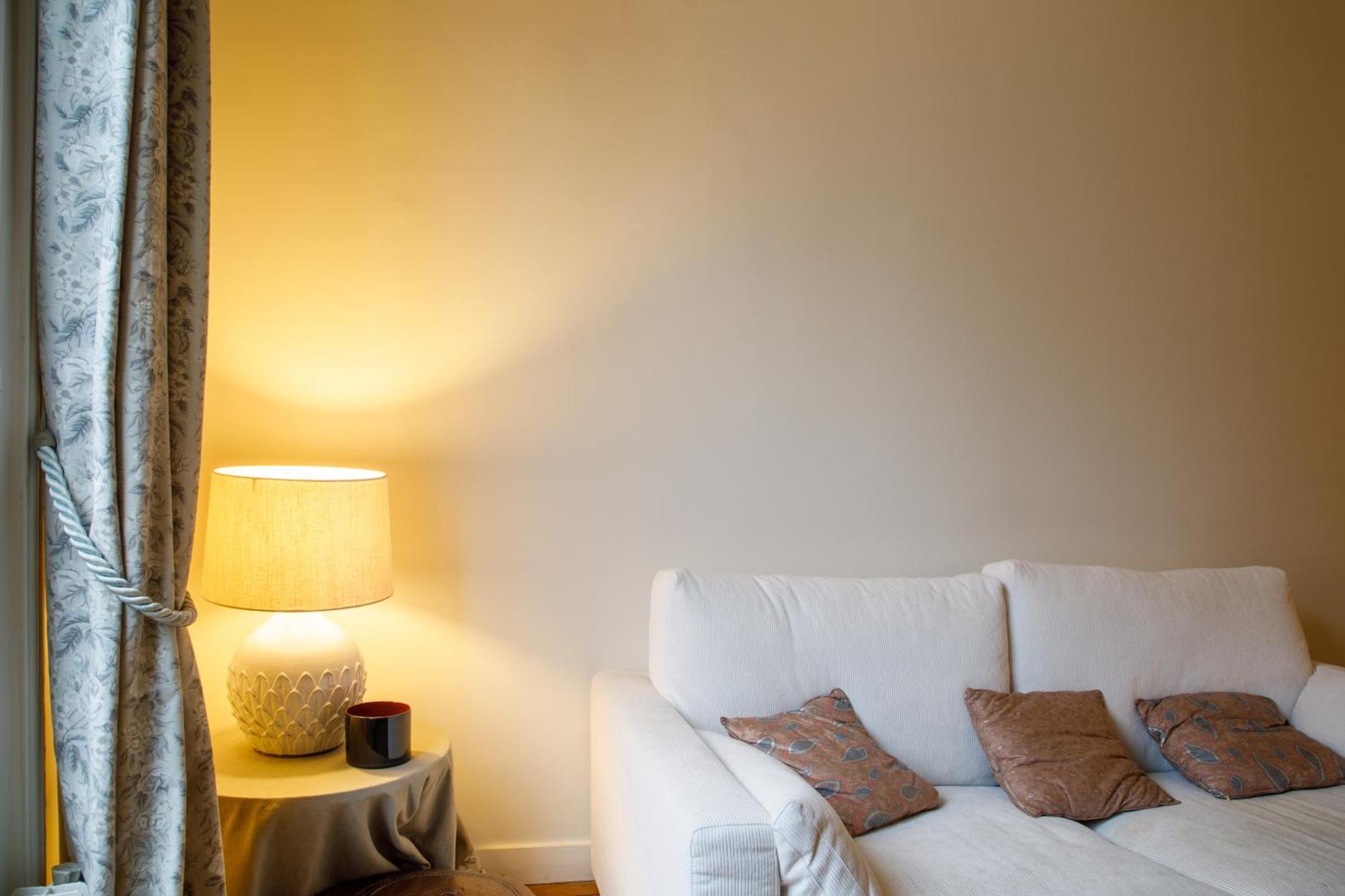 Apartment Stylishly Decorated 2bd Montmatre!