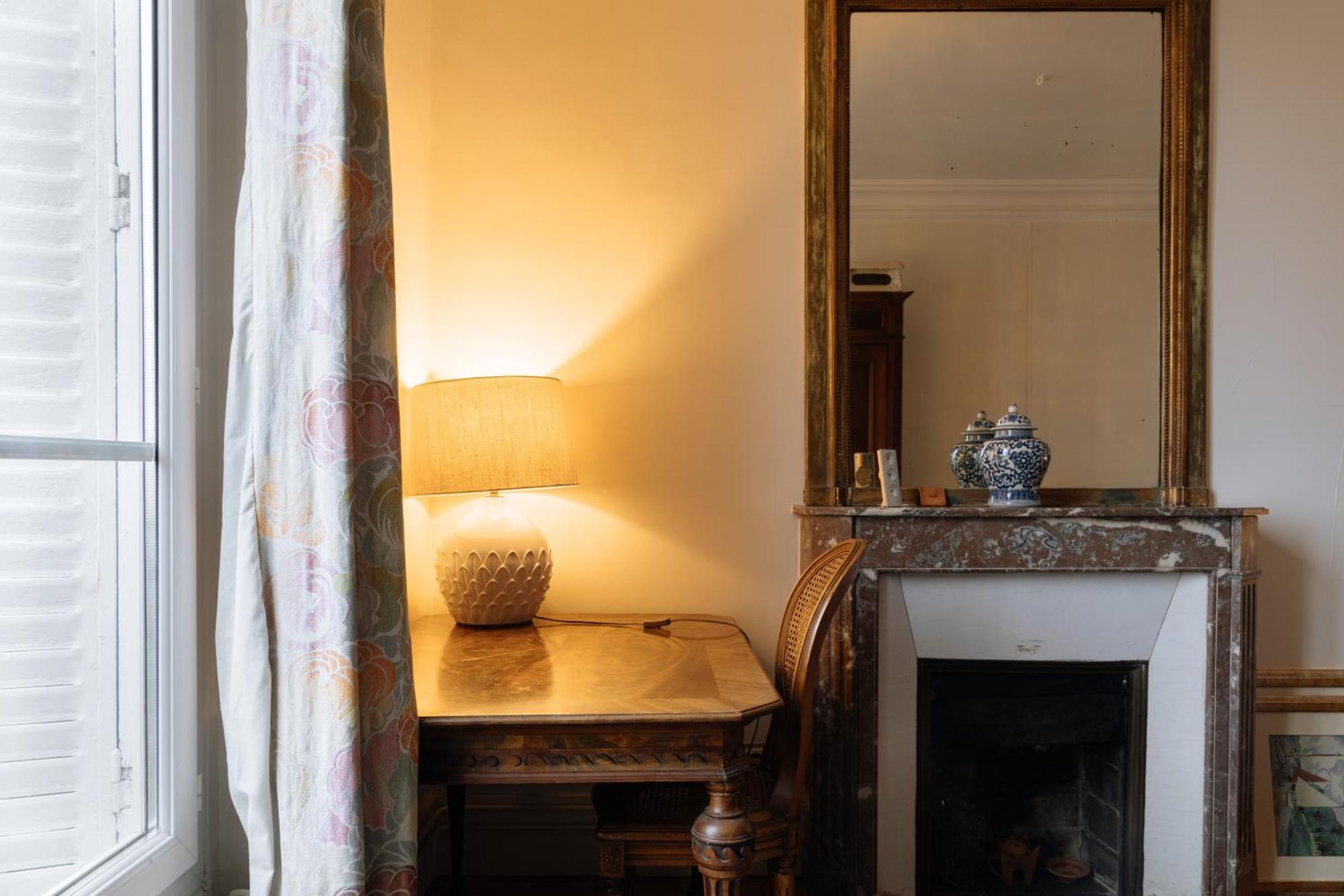 Stylishly Decorated 2bd Montmatre! Paris