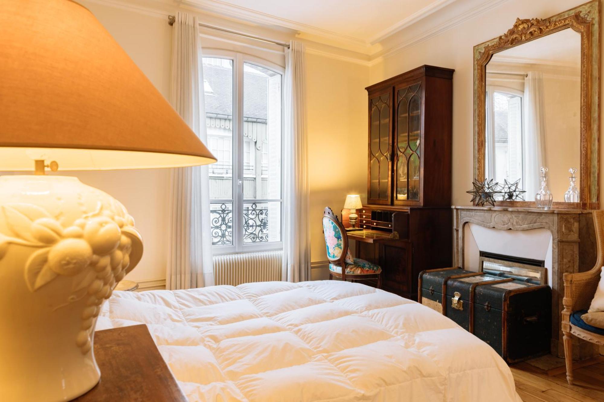 Apartment Stylishly Decorated 2bd Montmatre! Paris